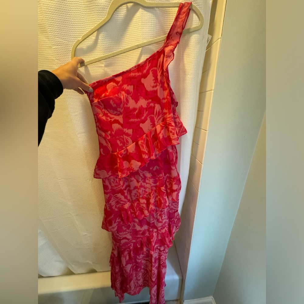 One shoulder selfie Leslie dress